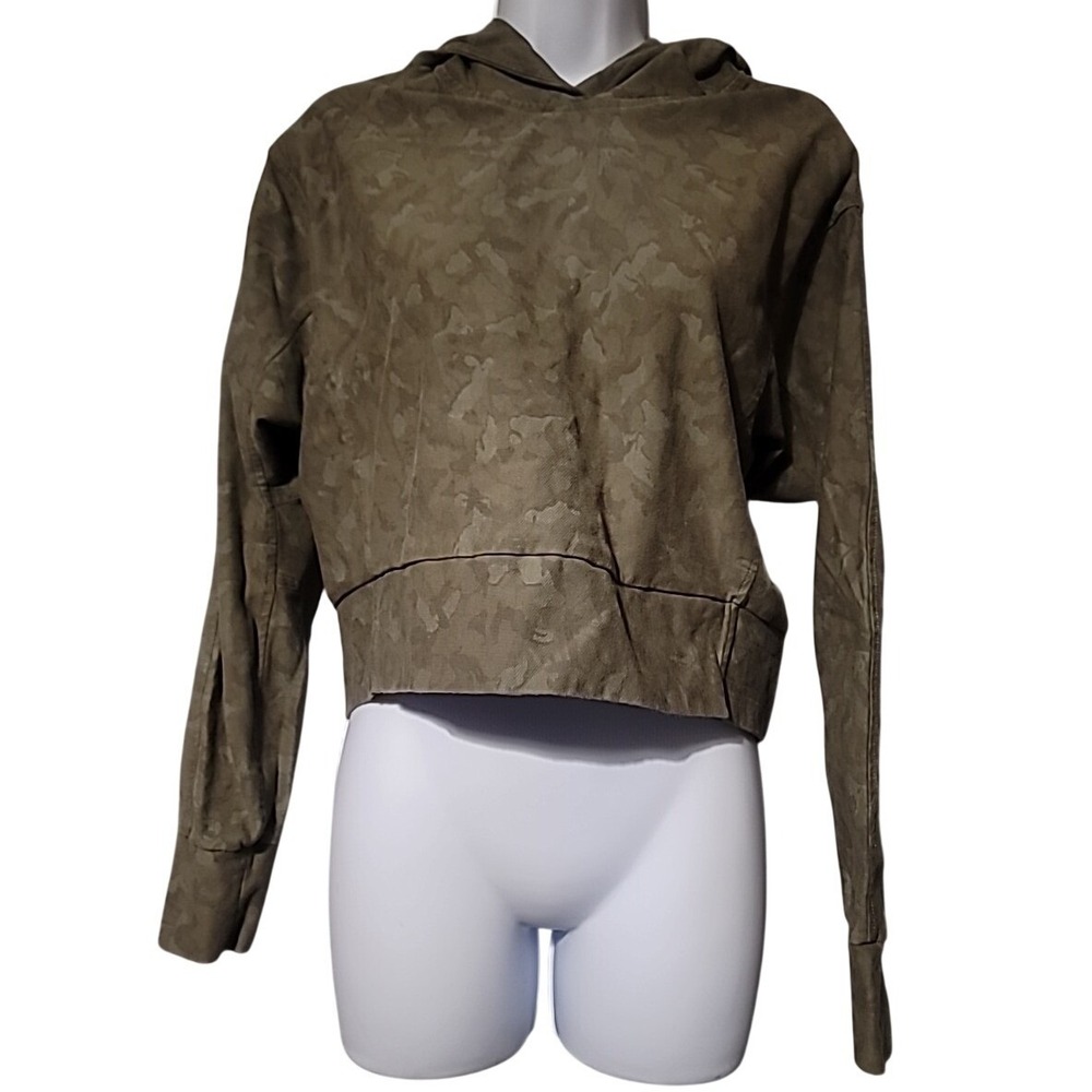 Athleta Womens XS Olive Green Camo Cropped Hoodie Pullover Sweatshirt Camouflage